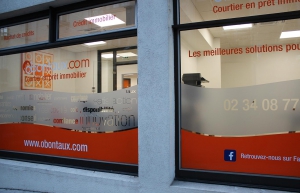 Signaletique adhésif vitrine Angers