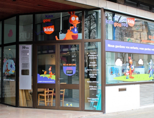 Habillage adhésifs vitrine et panneaux enseigne local commercial à Angers